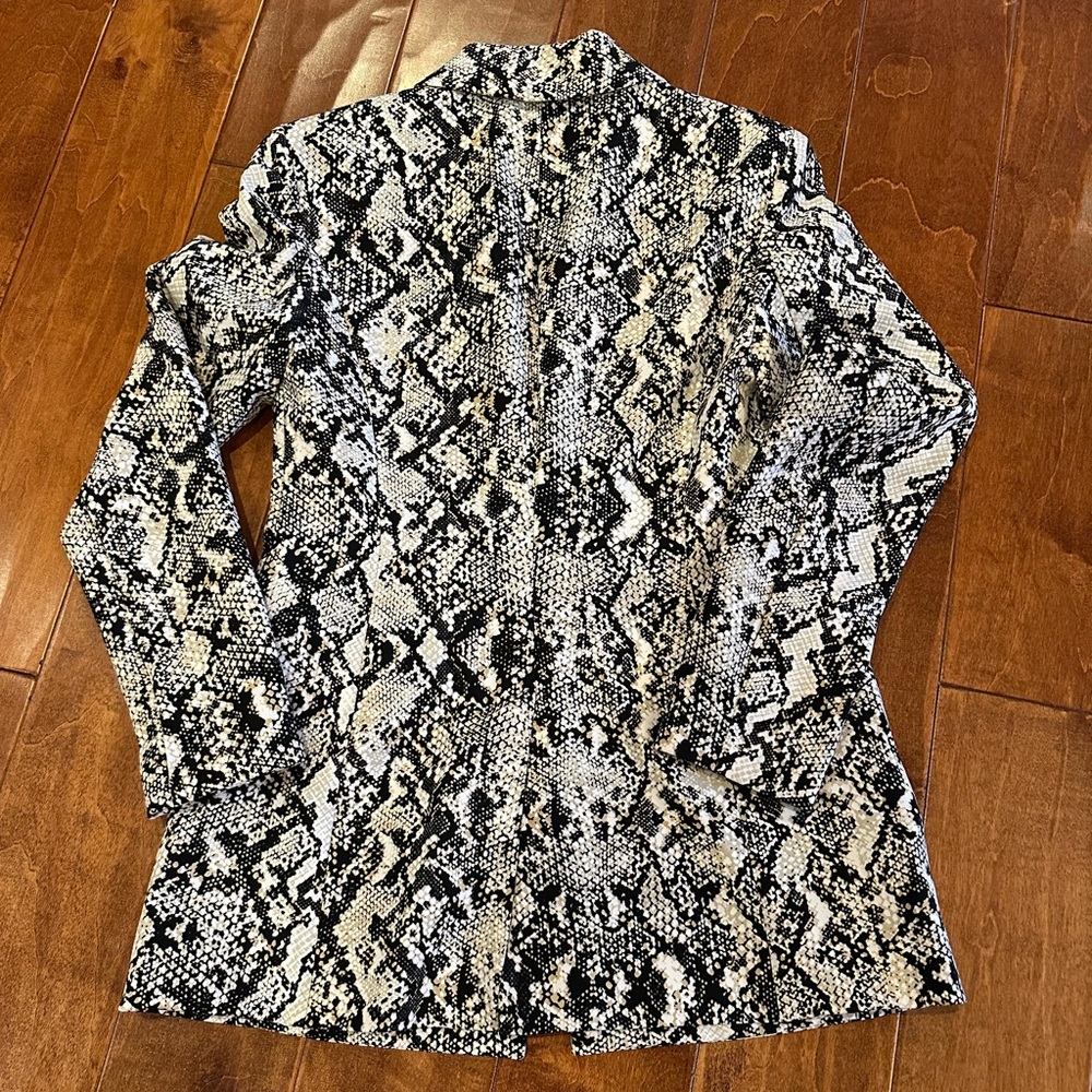 INC International Concepts Black and White Snake Print Blazer - Picture 2 of 5